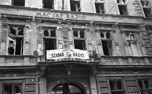 Siège de la radio hongroise attaqué par les forces soviétiques en 1956