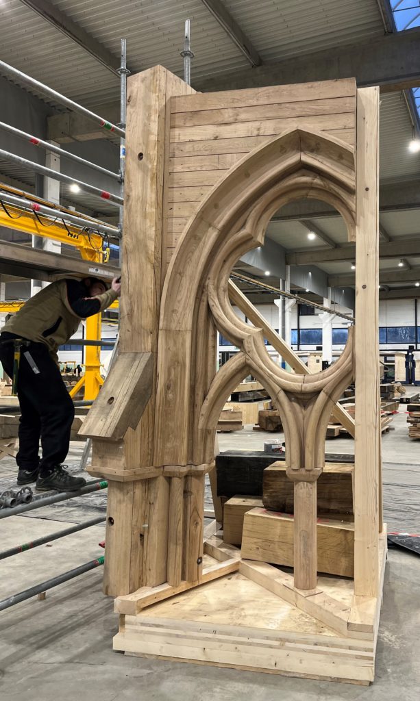restauration de la cathédrale Notre-Dame de Paris- les décors sculptés en bois